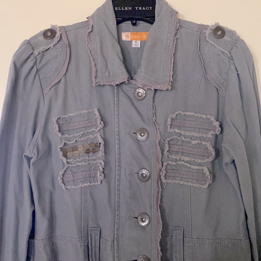 Tulle 100% cotton, women’s distressed long length light denim jacket.